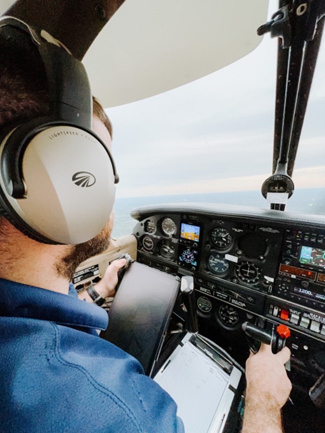 eletronic fligt bag efb basics cockpit 2